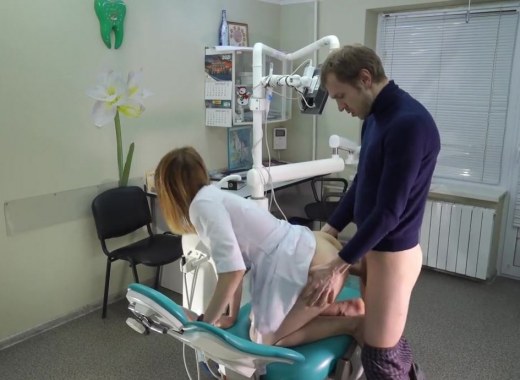 Русский пациент вертит на хую врачиху в ее рабочем кабинете