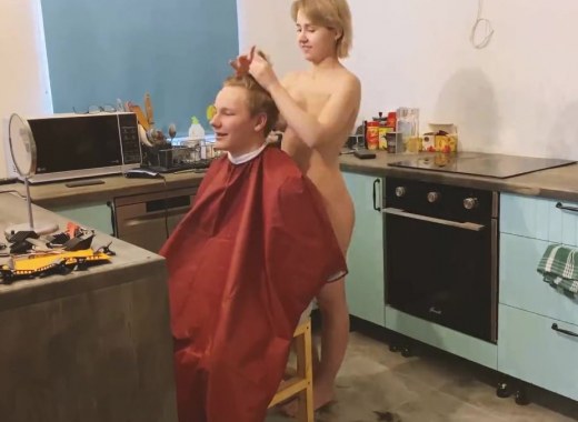 Молодой пацан пялит в анал няшную парикмахершу с классными дойками